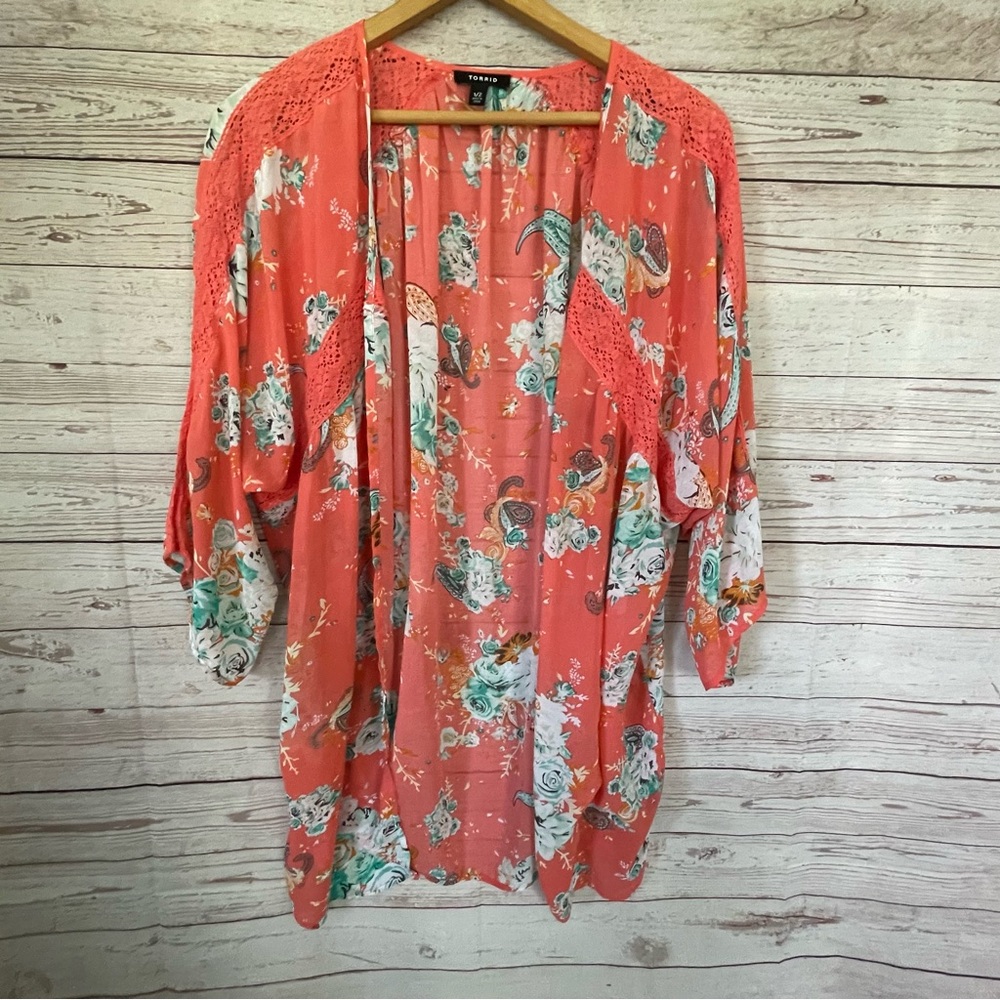 Torrid Kimono Womens Sz 1/2 US 14/16 Peach Open Front Floral Lace Lightweight